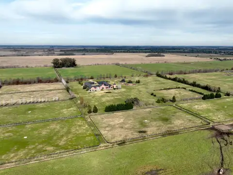 Haras sobre Ruta en Zona Club de Campo en Chenaut