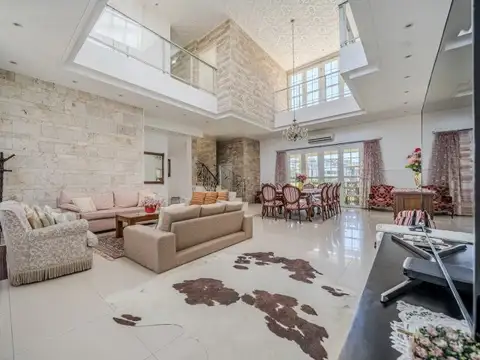 Casa en Venta de 5 dormitorios