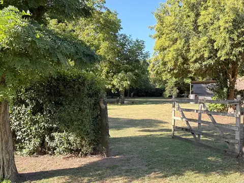 Casa a refaccionar con gran parque, pileta y excelente ubicación en la zona de la Laguna de Lobos