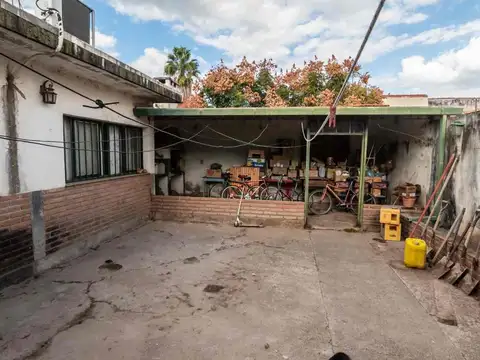 CASA 3 DORMITORIOS VENTA B SAN CARLOS CON LOCAL