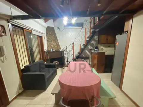 VENTA CASA EN BERAZATEGUI 4 AMBIENTES CON TERRAZA COCHERA QUINCHO