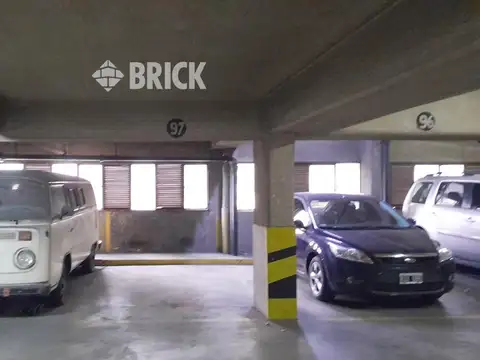 COCHERA FIJA CUBIERTA EN 1° PISO POR RAMPA EN LAS HERAS AL 2400 - 13 M2 VIGILANCIA