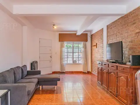 Casa en Alquiler con 1 cochera