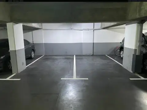 VENTA EXCELENTE  COCHERA FIJA CUBIERTA   / OPORTUNIDAD UNICA EN BARRIO PARQUE DONADO HOLMBERG