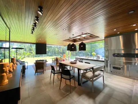 Casa 5 ambientes con 5 baños