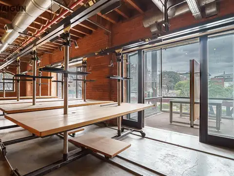 Complejo de Oficinas de cuatro plantas con cocheras en Puerto Madero