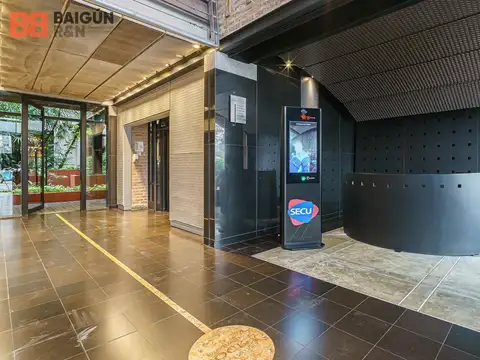 Oficina 13 ambientes con 4 baños