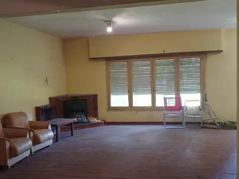 Casa en Venta con 3 cocheras