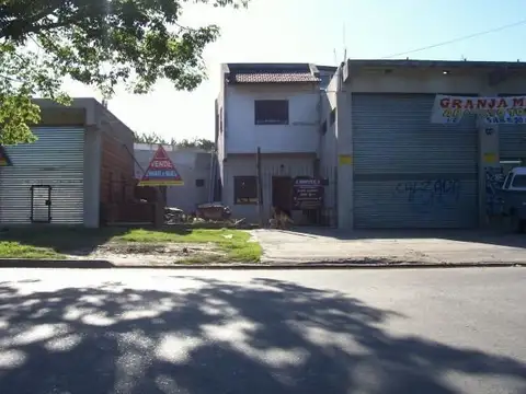 Casa + 3 locales en venta! Oportunidad de inversión!