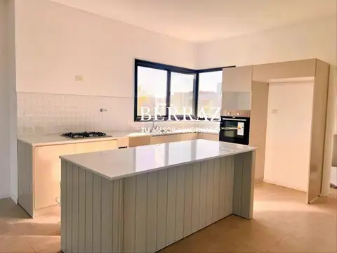 Casa 6 ambientes con 3 baños