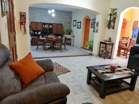 Casa 4 ambientes con 1 baño