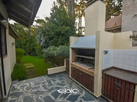 Casa 5 ambientes con 3 baños