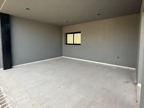 Casa en Venta con 4 cocheras