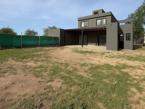 Casa premium en Nuevo Malagueño con galería y loza radiante