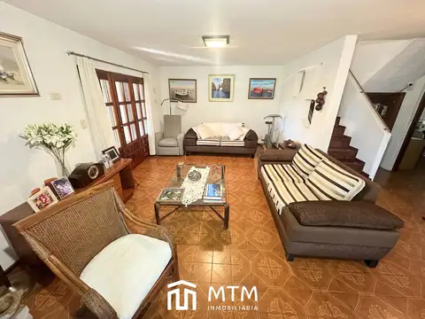 Casa en Venta con 3 cocheras