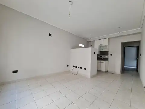 Amplio estar comedor, cocina-lavadero sectorizado, dormitorio con placard, a pasos Costanera y UCSF