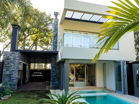 Casa en Venta en Villa Elisa, USD 320.000