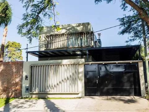 Casa en Venta con 3 cocheras