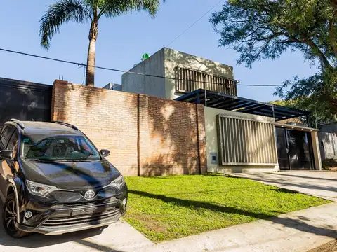 Casa en venta en  Villa Elisa