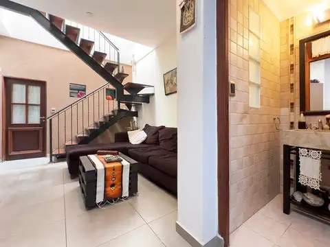 Casa 5 ambientes con 2 baños