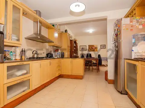 San Luis 3300, Piso 0