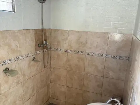 Casa en Alquiler con 3 cocheras