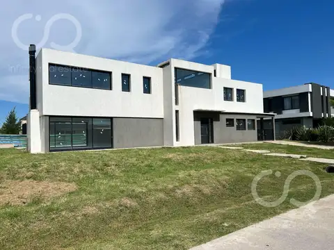 CASA EN VENTA BARRIO PRINCIPADO CANNING