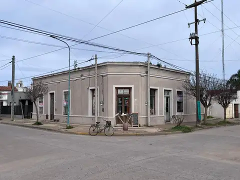 Casa antigua + local comercial