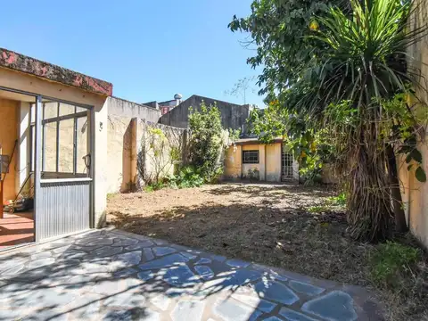 Casa 7 ambientes con 2 baños