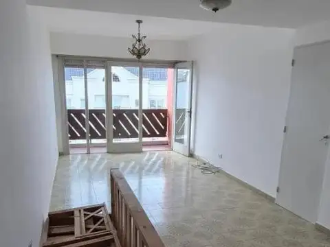 Departamento 3 ambientes con balcón al frente