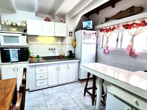 Casa 4 ambientes con 2 baños
