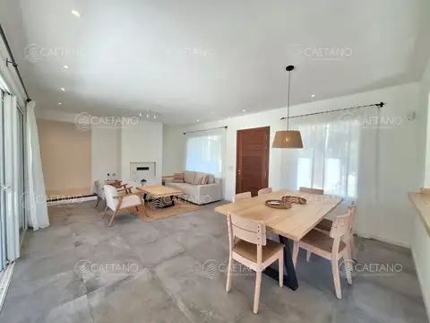 Casa en Alquiler Temporal en La Barra, USD 8.800