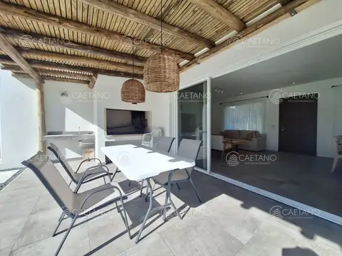 Casa 4 ambientes con 3 baños