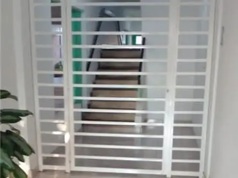 Departamento en Alquiler en Monseñor De Carlo, $ 525.000