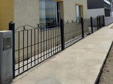 VENTA CASA 4 AMBIENTES + DEPTO, CALETA OLIVIA