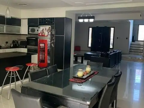 Importante Casa en Barrio los Cedros