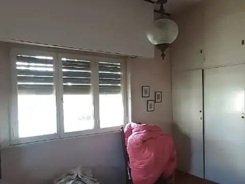 EXCELENTE CHALET COLONIAL DE 5 AMBIENTES