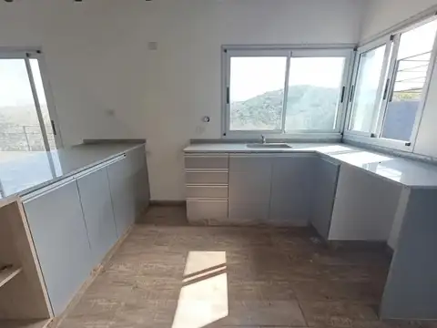 Casa 5 ambientes con 1 baño