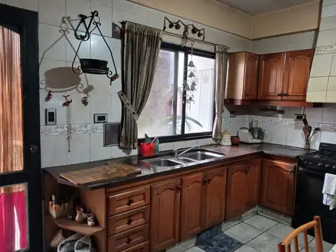 VENTA CASA CON LOCAL A REFACCIONAR NUEVA POMPEYA