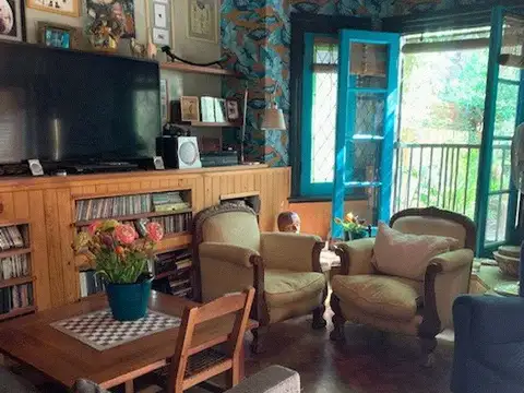 Casa 6 ambientes con 2 baños