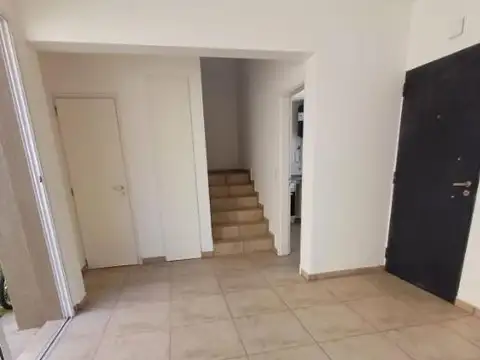 Casa 2 ambientes con 1 baño