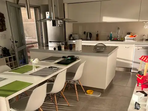 Casa en Venta con 6 cocheras