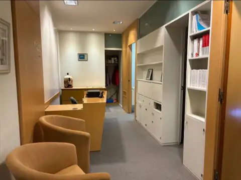 Oficina 4 ambientes con 2 baños