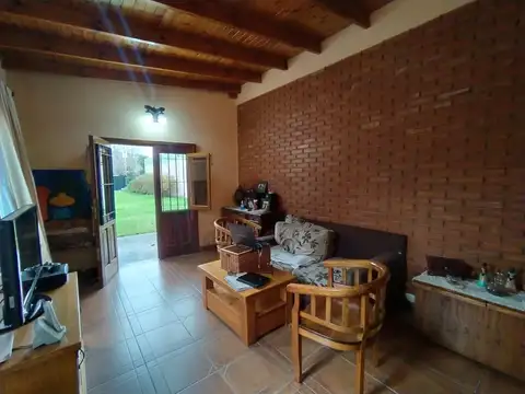 Casa 5 ambientes con 2 baños
