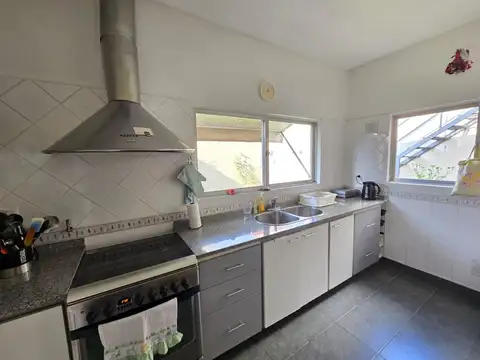 Casa 5 ambientes con 3 baños