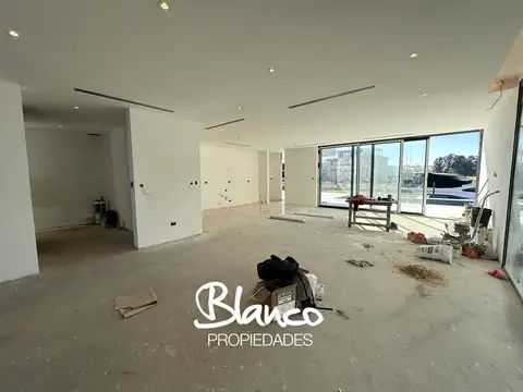 Casa 6 ambientes con 4 baños