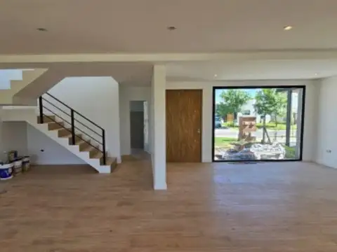 Casa en Venta en Pilar del Este - Santa Lucia, USD 260.000