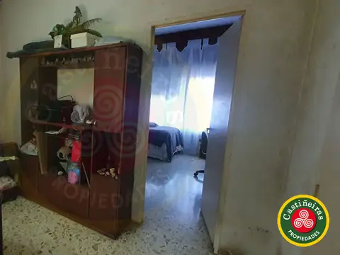 Venta - 2 Casas - Excelente ubicación - Apta 2 familias o Casa con Quincho + Parque libre.