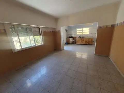 Casa 5 ambientes con 2 baños