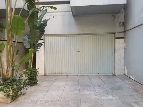 VENTA cochera cubierta Almagro